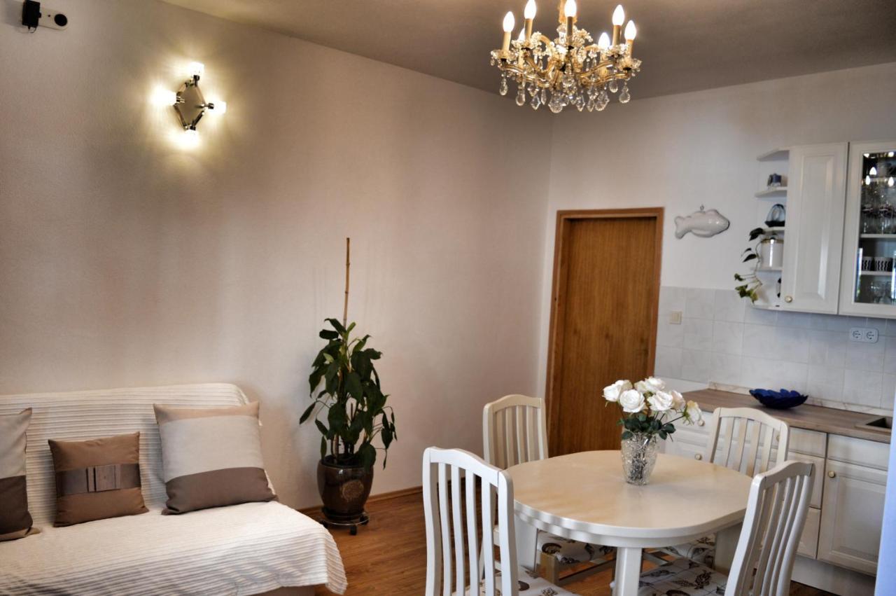 Apartment Nikolic Каштела Екстер'єр фото