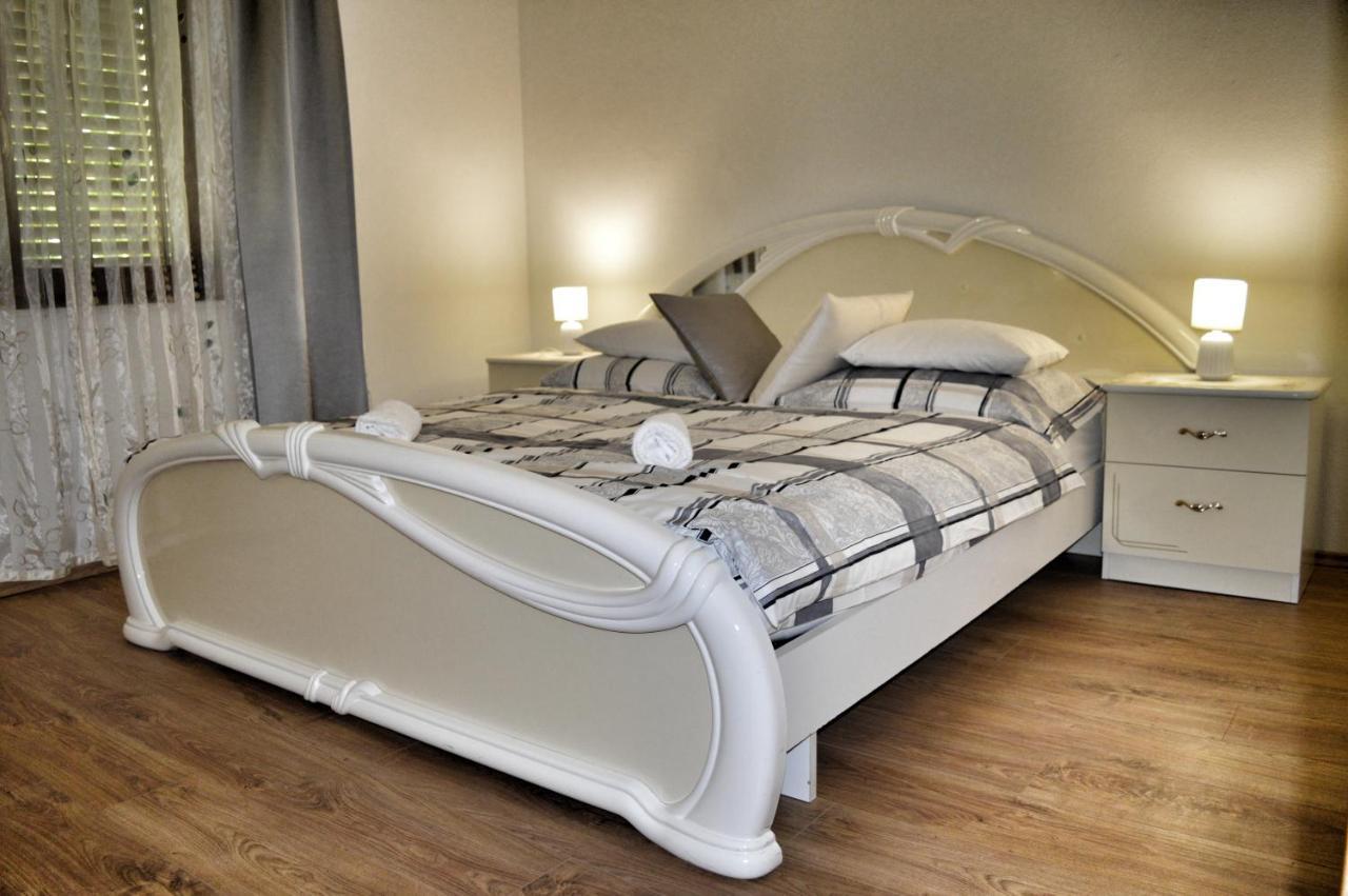 Apartment Nikolic Каштела Екстер'єр фото