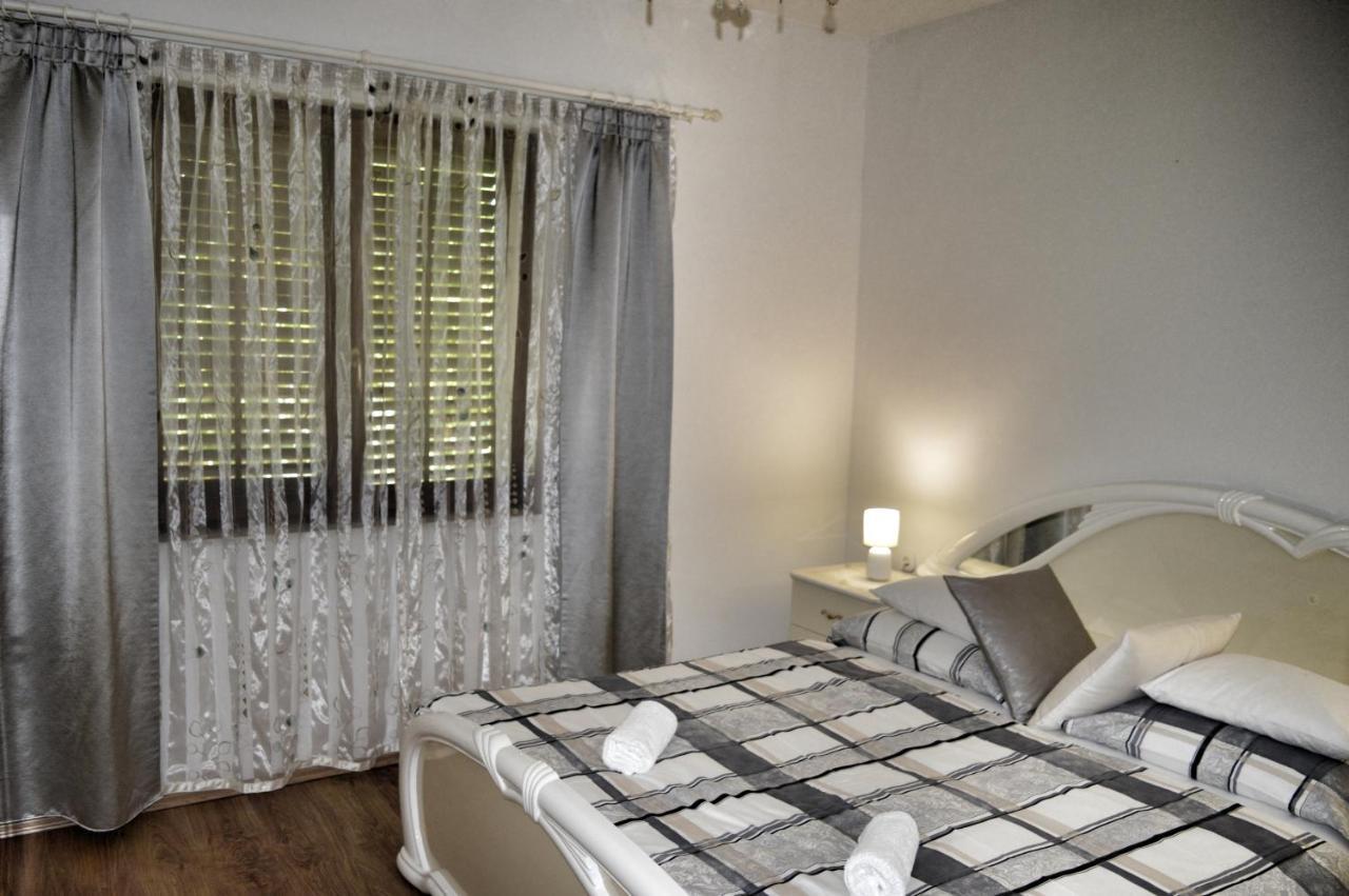 Apartment Nikolic Каштела Екстер'єр фото